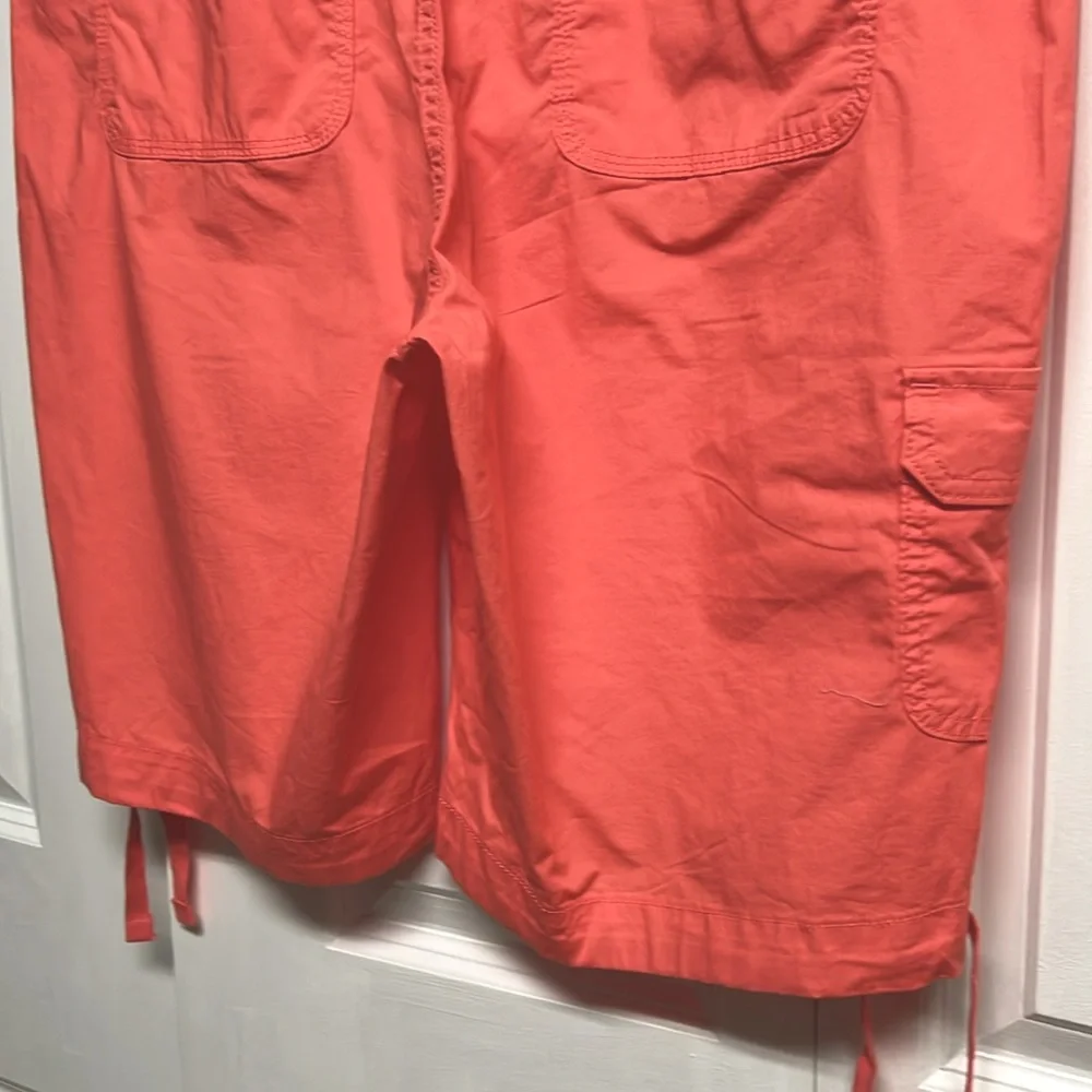 St Johns Bay George Peach Pink Mid Rise Cargo Bermuda Shorts Size 16 NWT